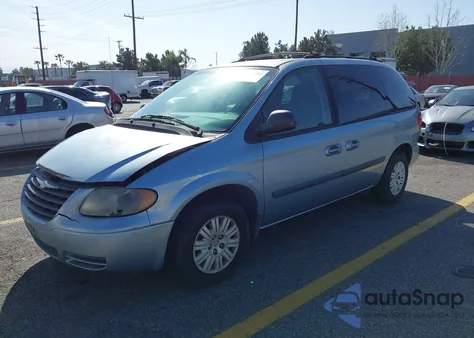 2005 Chrysler Town & Country z USA, uszkodzony, nr VIN 1C4GP45R05B271533